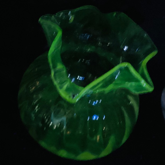 Cranberry Ruffled Hand Blown Art Glass by Two’s Company Glows - Picture 6 of 9